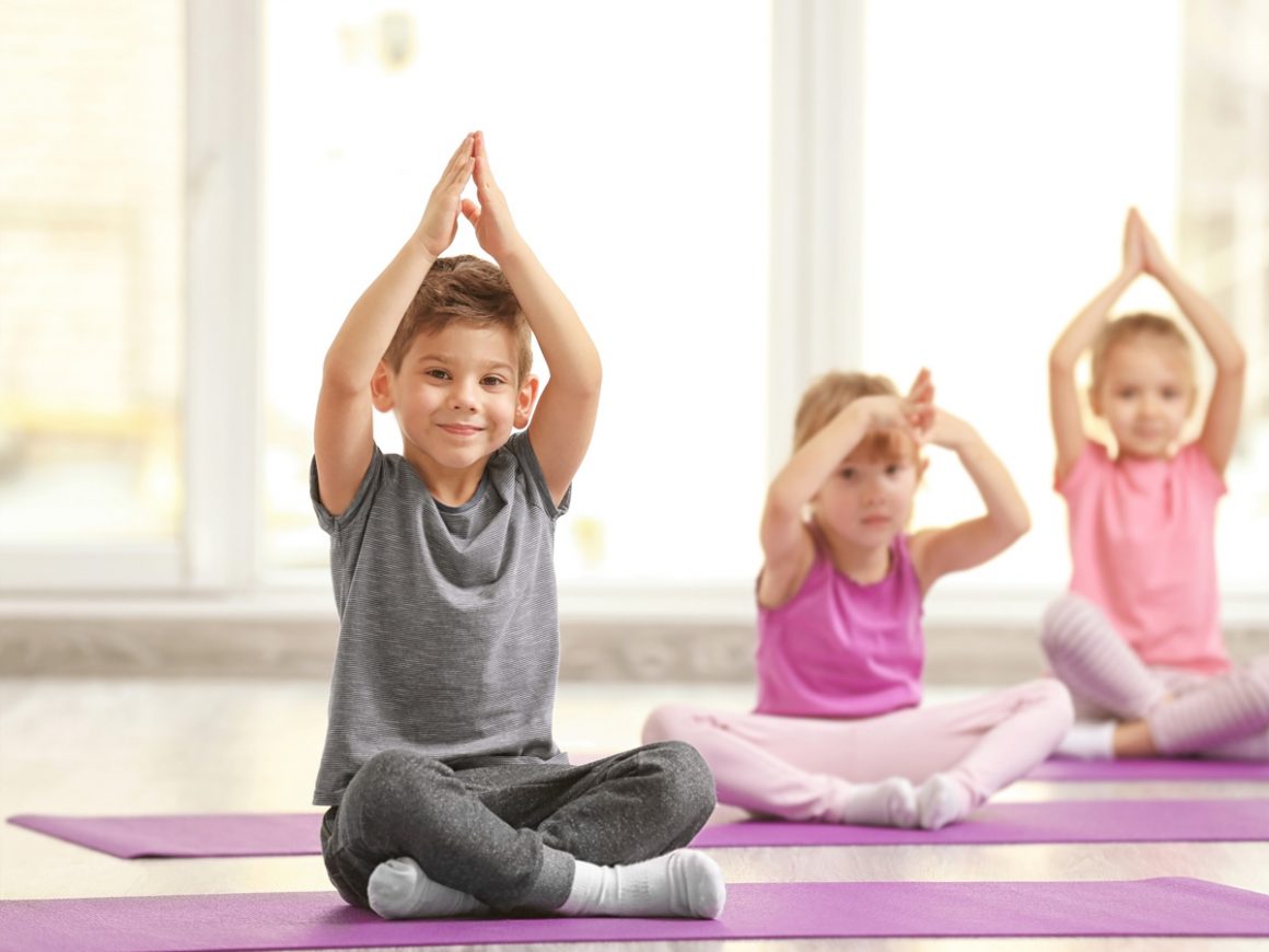 Yoga per bambini: cos’è e i benefici a livello fisico, emotivo e relazionale.